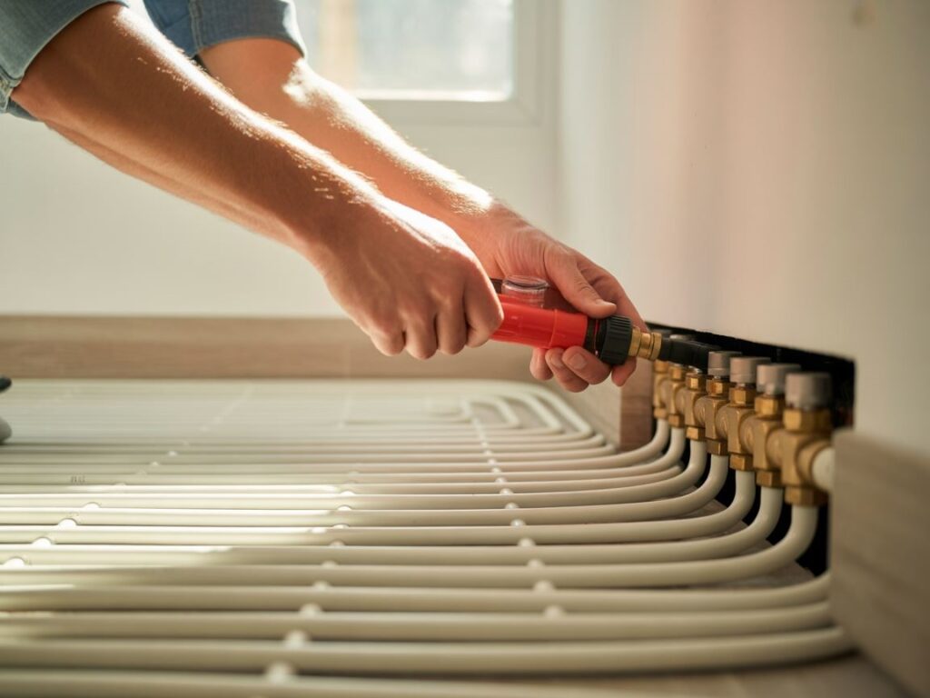 odpowietrzanie zaworu ogrzewania podłogowego